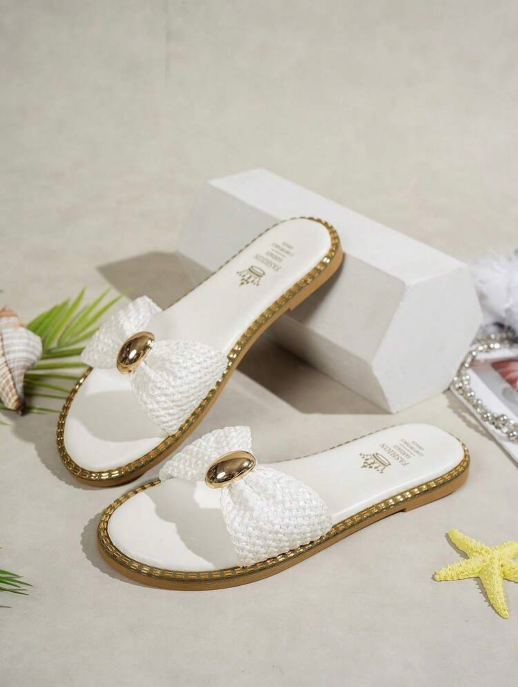 Women's Bow Metal Decor Straw Flat Sandals, Comfortable Minimalist Elegant Vacation Beach Home Daily Wear Summer Yellow Woven Open Toe Slippers