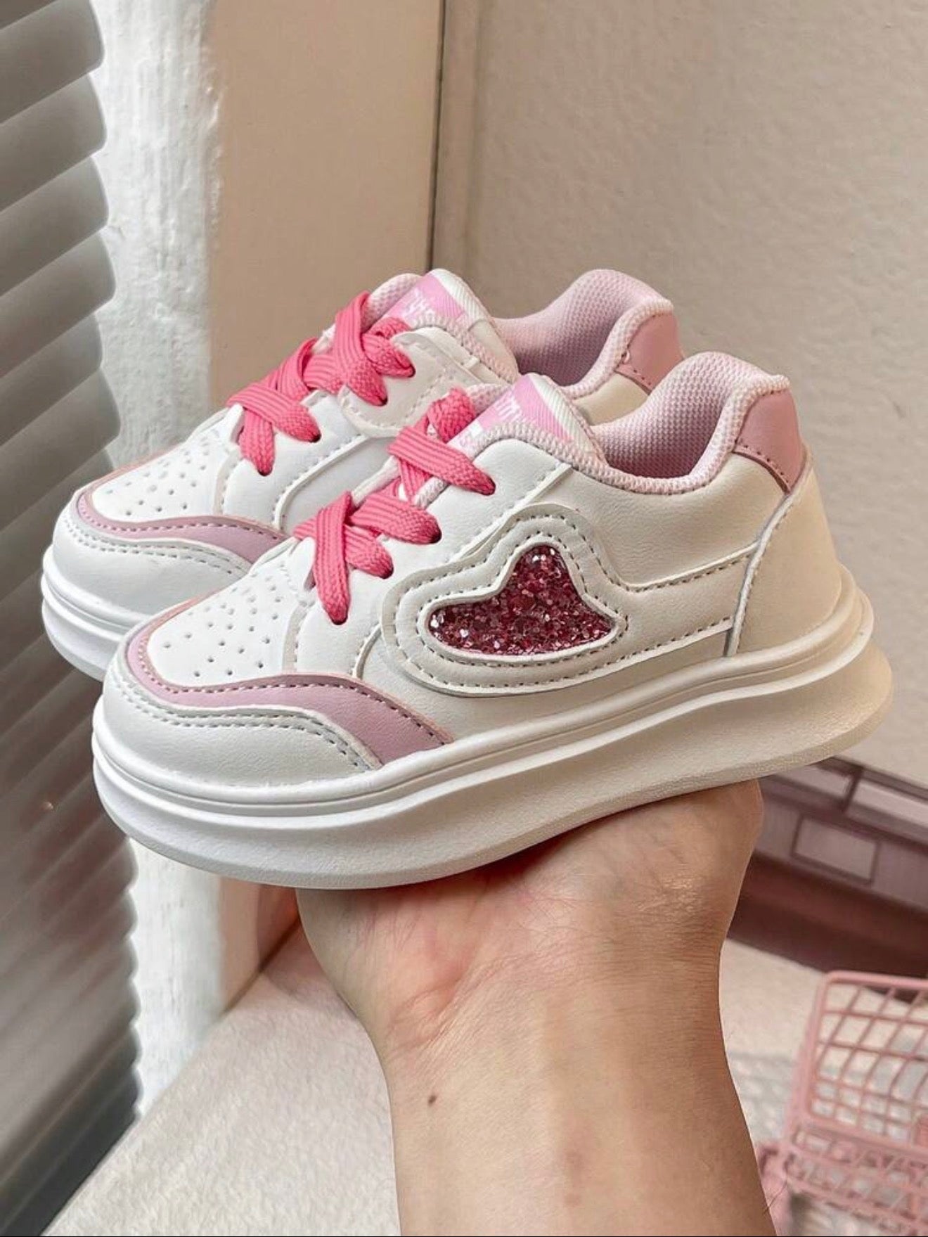 1 Pair Tennis Shoes, Suitable For Boys And Girls